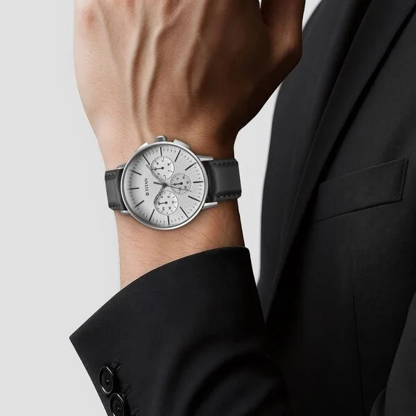 TITAN Analog Wrist Watch – Model 90200SL01