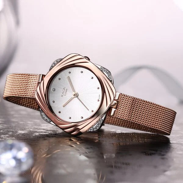 TITAN Analog Wrist Watch – Model 95139KM01
