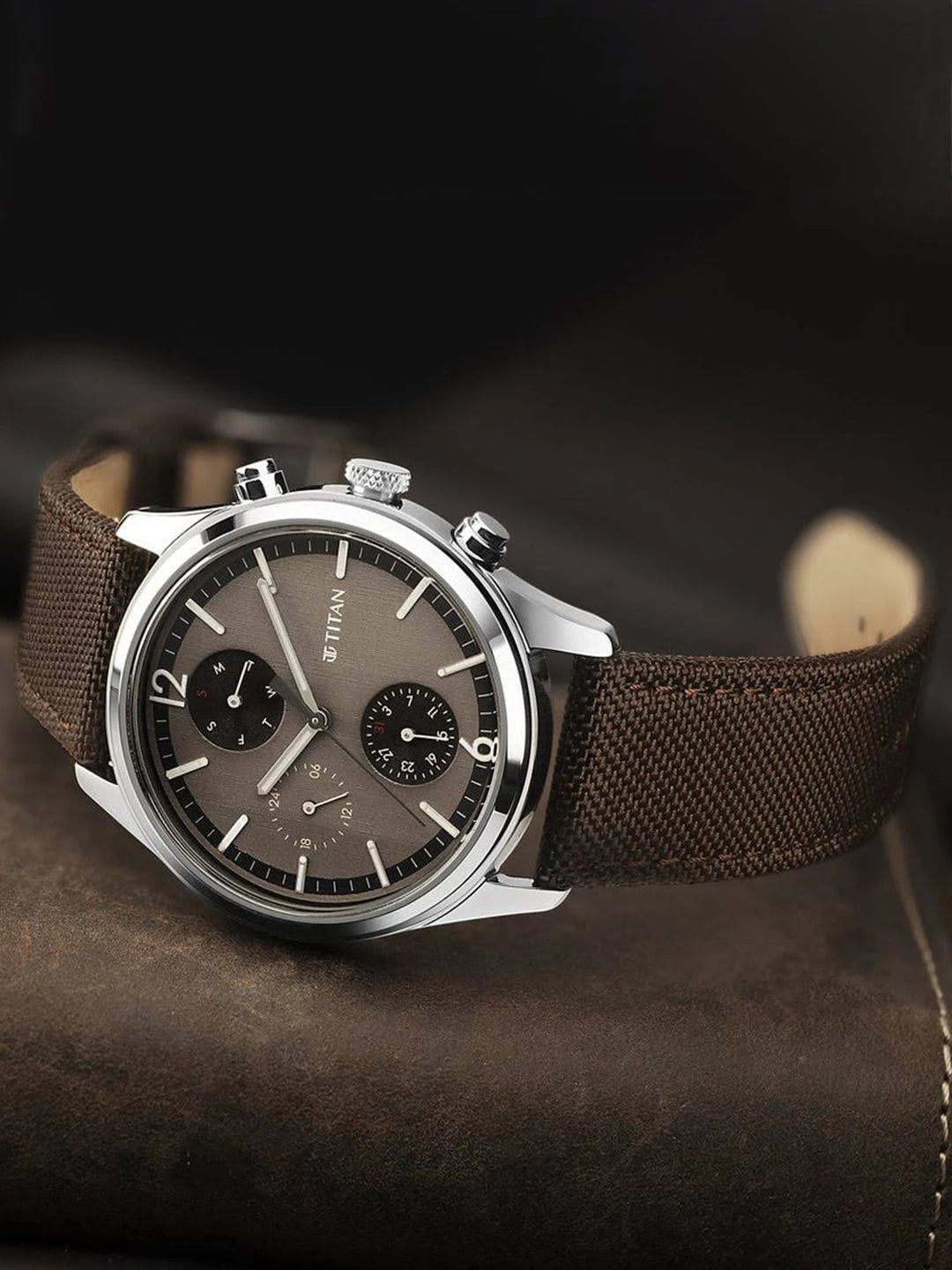 TITAN Analog Wrist Watch – Model 1805SL12